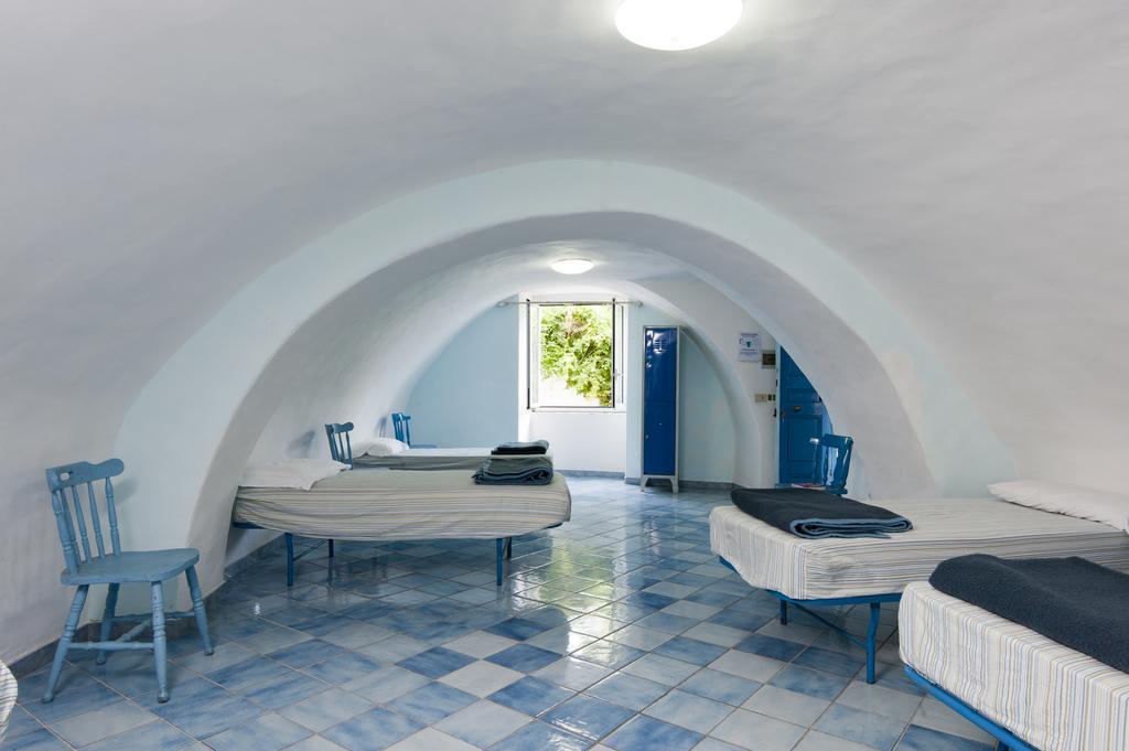 Ring Hostel Forio  Номер фото