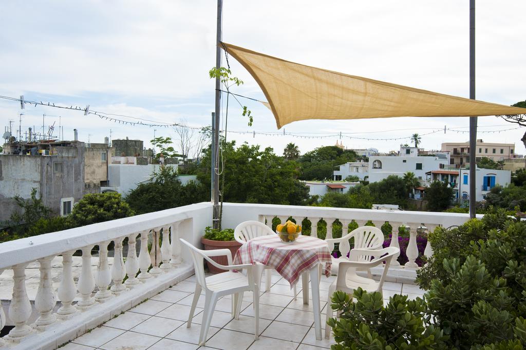 Ring Hostel Forio  Номер фото